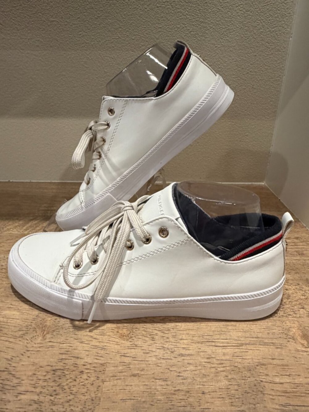 Tommy Hilfiger White Sneakers Size 8.5 - Low Top Casual Shoes